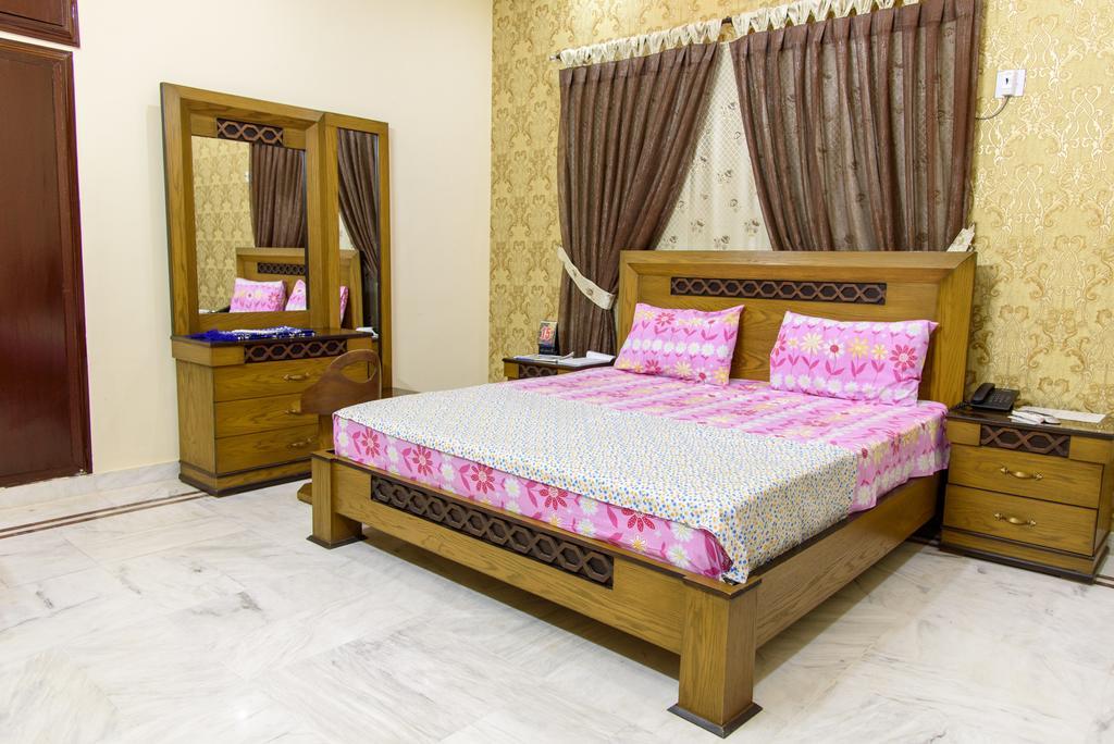 Patel Residency Guest House Karachi Buitenkant foto